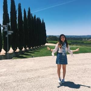 Meet your Posher, Danielle